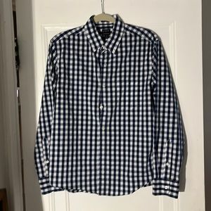 Excellent condition J. Crew Men’s Performance Slim Unticked Button Down (M)!